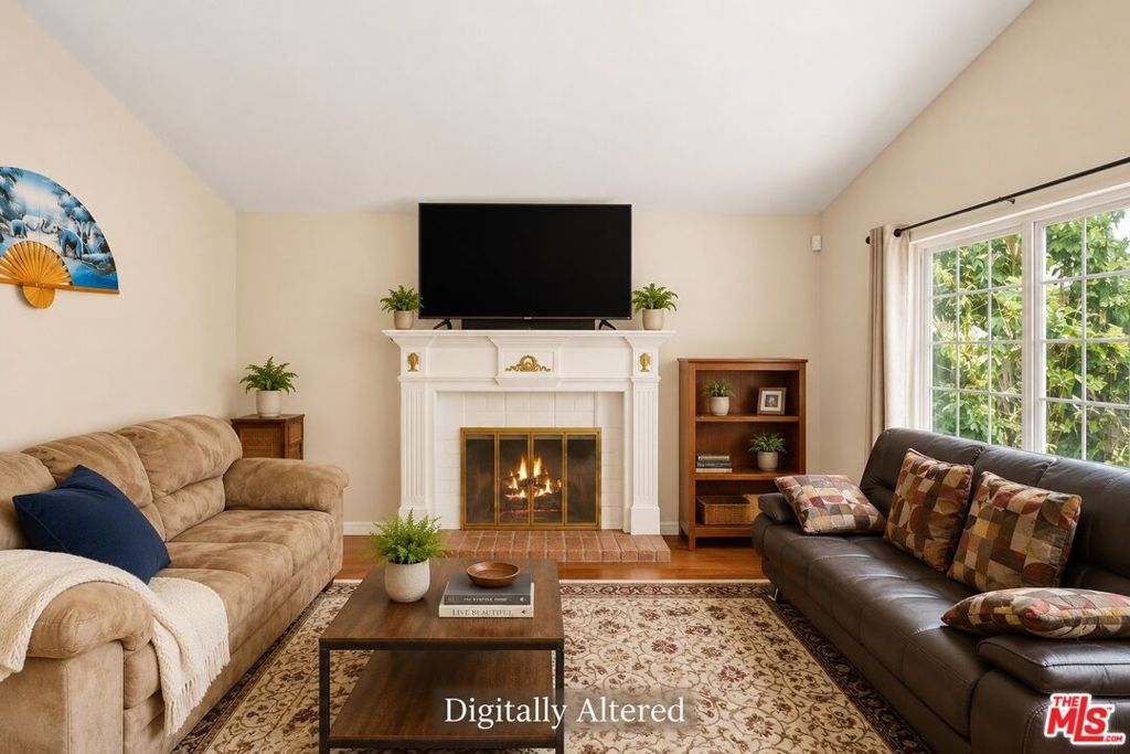 Image 4 of property listing at 2114 Rhonda Street, Oxnard, CA 93036