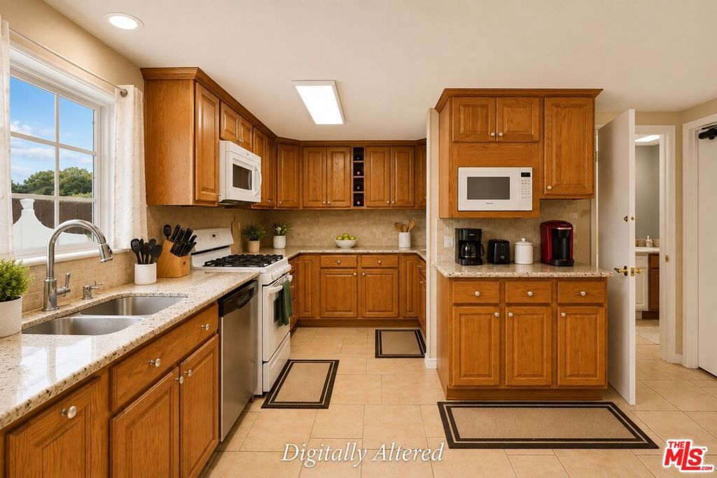 Image 8 of property listing at 2114 Rhonda Street, Oxnard, CA 93036