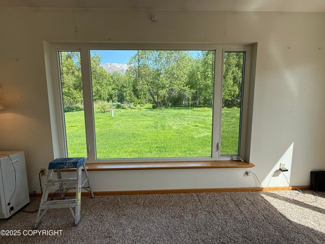 9810 N Runyon Circle, Palmer, AK 99645