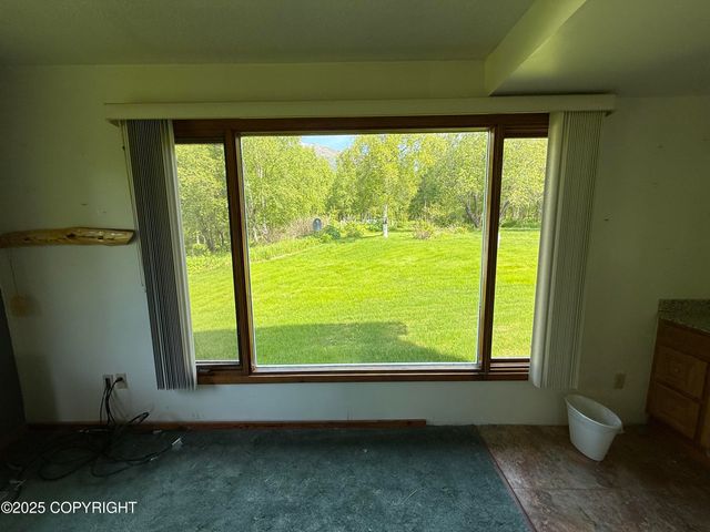 9810 N Runyon Circle, Palmer, AK 99645