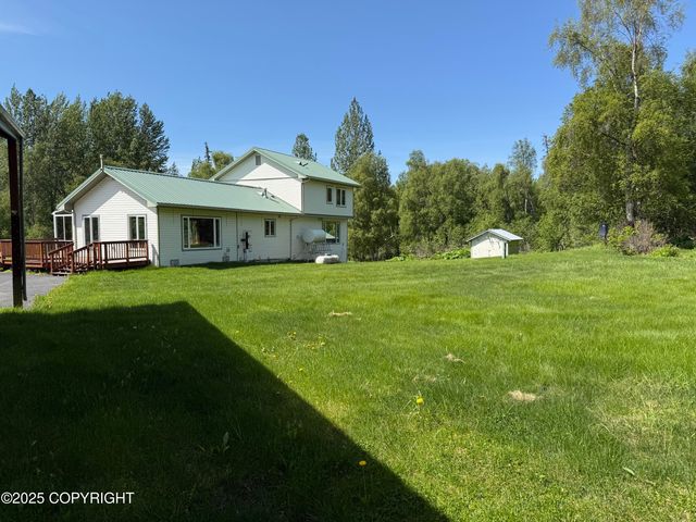 9810 N Runyon Circle, Palmer, AK 99645