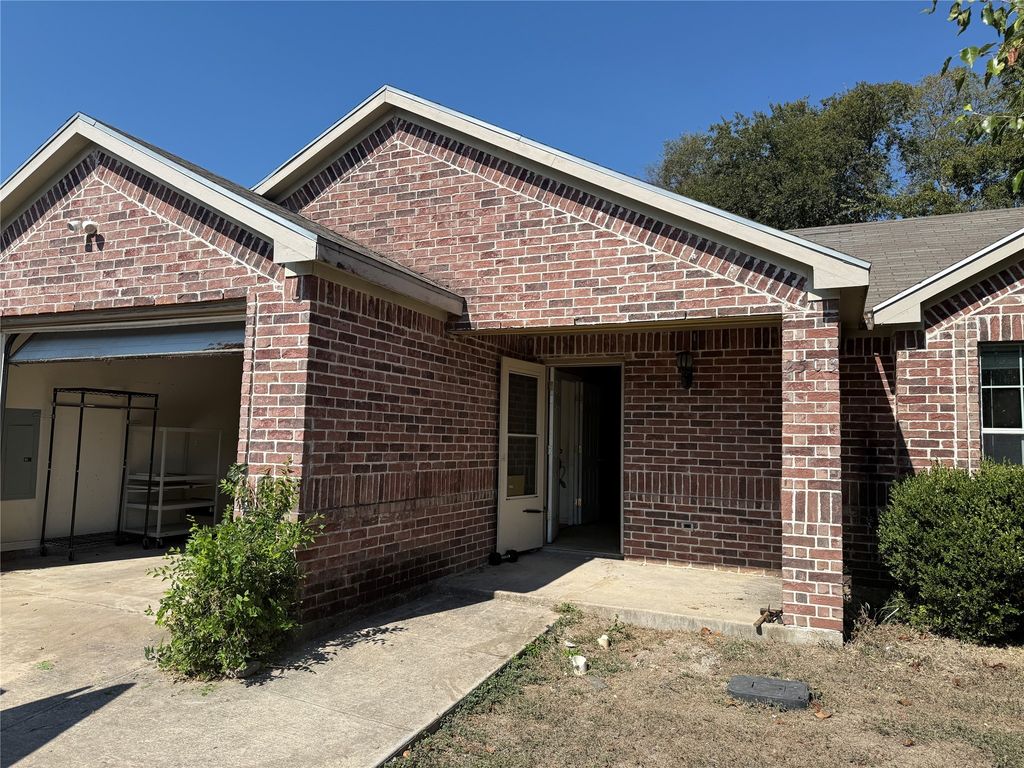 2503 Lyola Street, Dallas, TX 75241