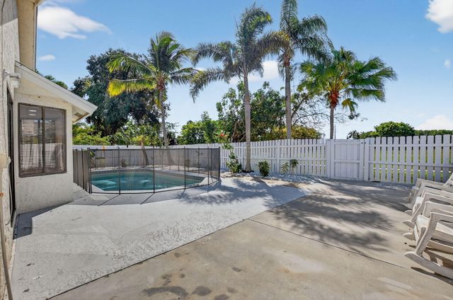 22732 Pickerel Circle, Boca Raton, FL 33428