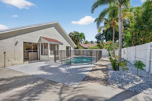 22732 Pickerel Circle, Boca Raton, FL 33428