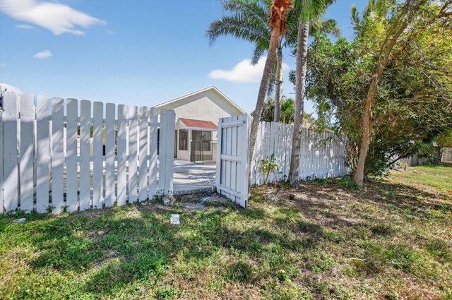 22732 Pickerel Circle, Boca Raton, FL 33428