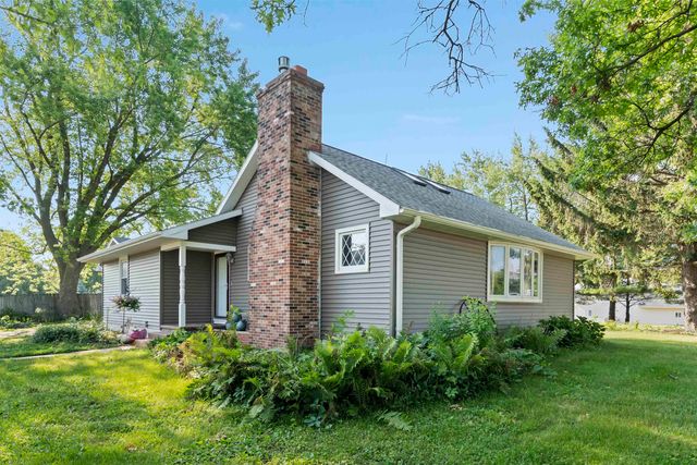 2094 Jamestown Ave, Independence, IA 50644