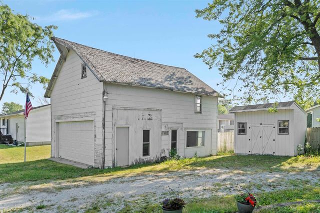 2094 Jamestown Ave, Independence, IA 50644