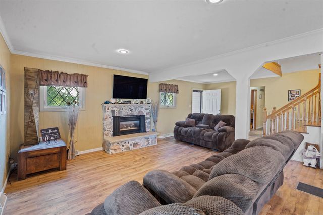 2094 Jamestown Ave, Independence, IA 50644