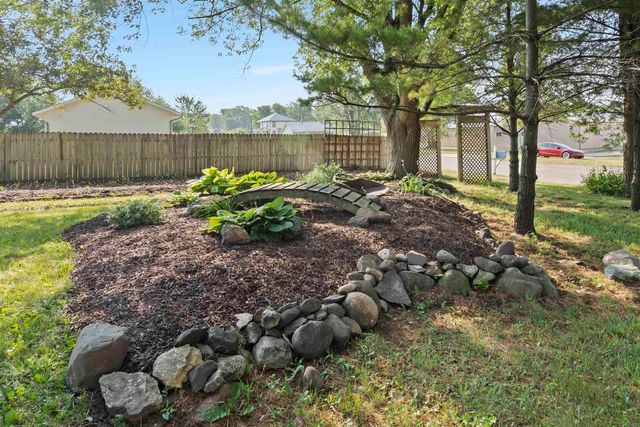 2094 Jamestown Ave, Independence, IA 50644