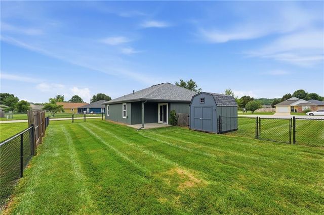 103 SW Blue Branch Circle, Grain Valley, MO 64029
