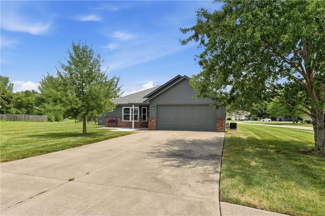 103 SW Blue Branch Circle, Grain Valley, MO 64029