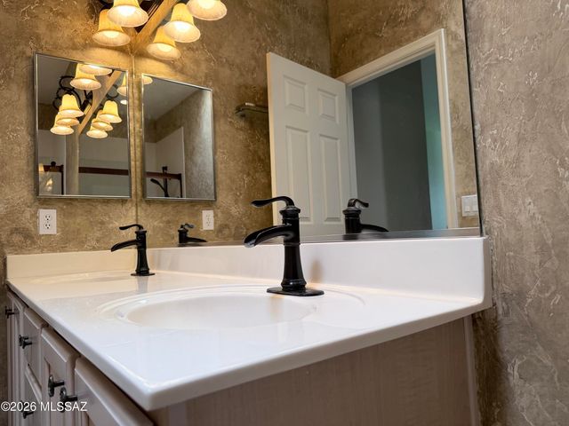 2833 S Full Moon Drive, Tucson, AZ 85713