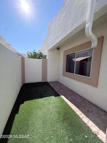 2833 S Full Moon Drive, Tucson, AZ 85713