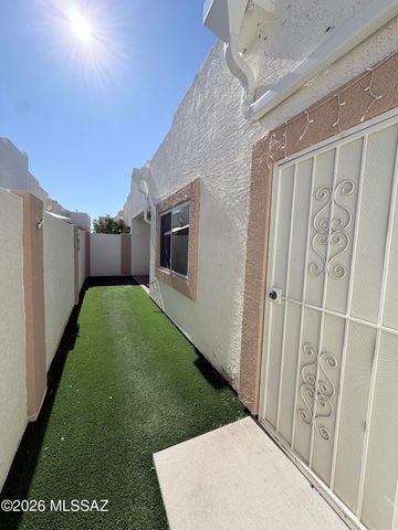 2833 S Full Moon Drive, Tucson, AZ 85713