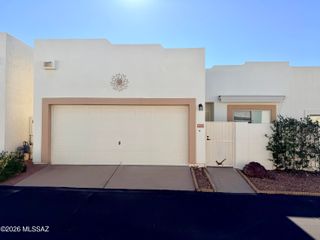 2833 S Full Moon Drive, Tucson, AZ 85713