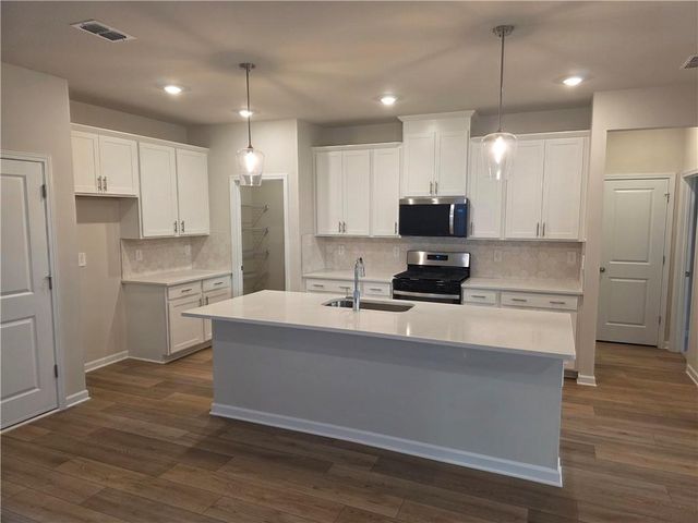 2253 Martin Springs Bend, Lawrenceville, GA 30045