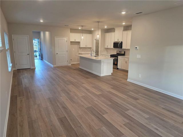 2253 Martin Springs Bend, Lawrenceville, GA 30045
