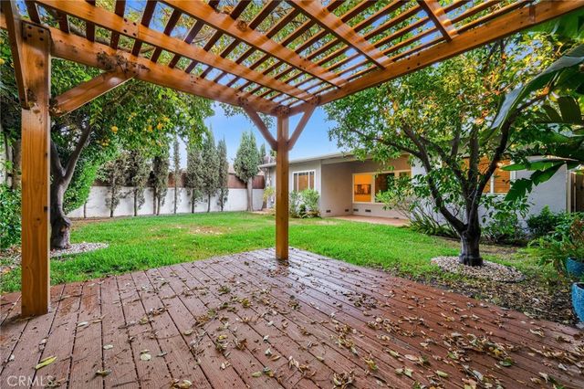 6928 Vanscoy, North Hollywood, CA 91605