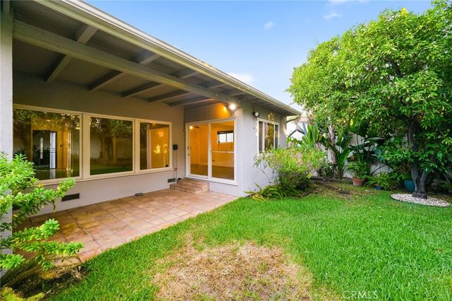 6928 Vanscoy, North Hollywood, CA 91605