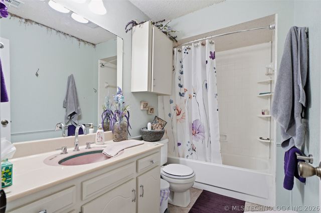 2708 E Dallas Street, Broken Arrow, OK 74014