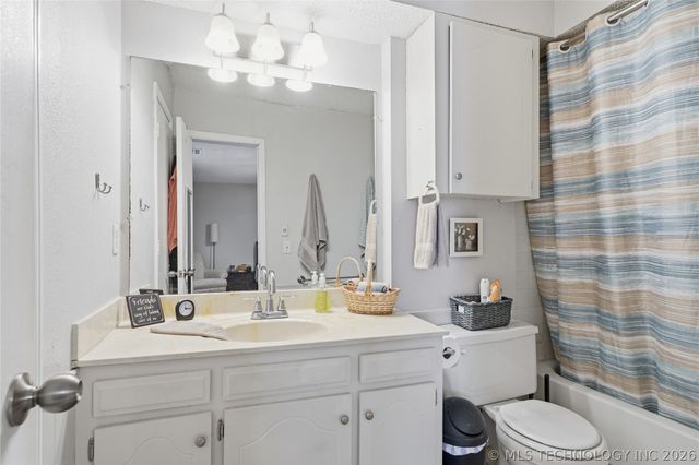 2708 E Dallas Street, Broken Arrow, OK 74014