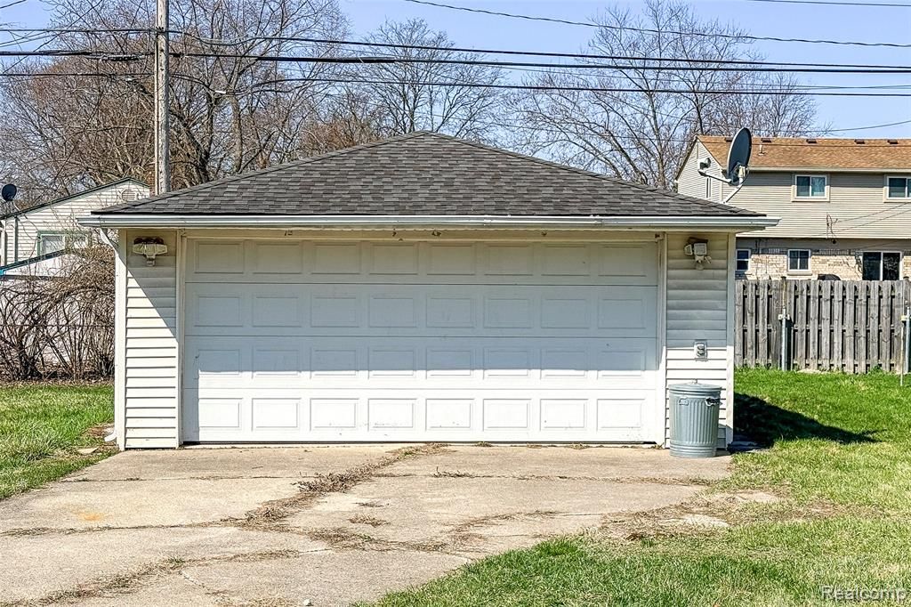 8471 Fremont Street, Westland, MI 48185