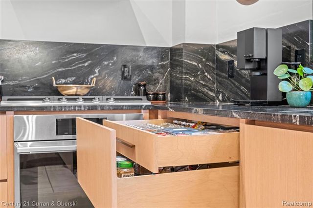 43107 Emerson Way, Novi, MI 48377