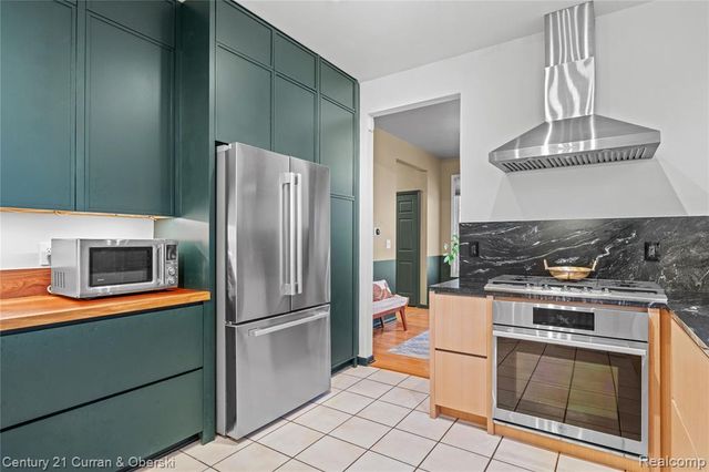 43107 Emerson Way, Novi, MI 48377