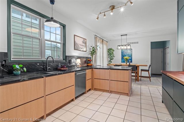 43107 Emerson Way, Novi, MI 48377