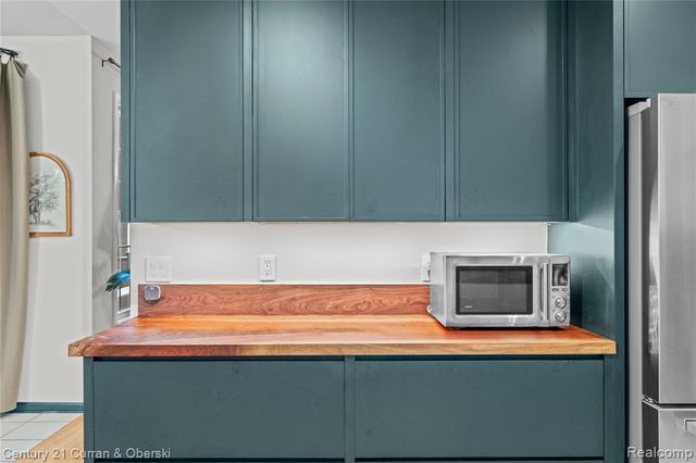 43107 Emerson Way, Novi, MI 48377