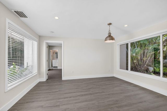 954 SE 7th St, Deerfield Beach, FL 33441