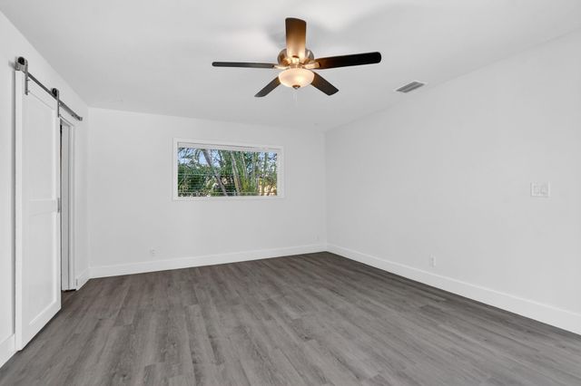 954 SE 7th St, Deerfield Beach, FL 33441