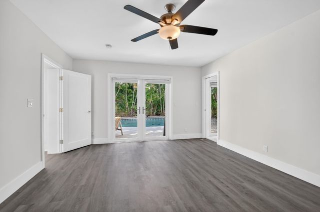 954 SE 7th St, Deerfield Beach, FL 33441