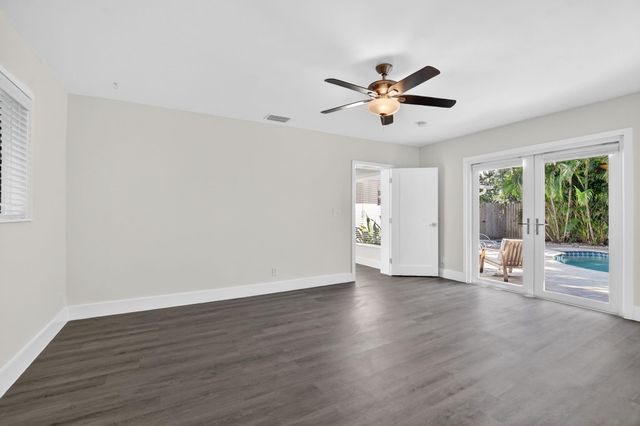 954 SE 7th St, Deerfield Beach, FL 33441