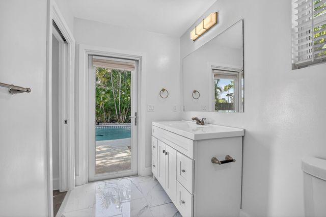 954 SE 7th St, Deerfield Beach, FL 33441