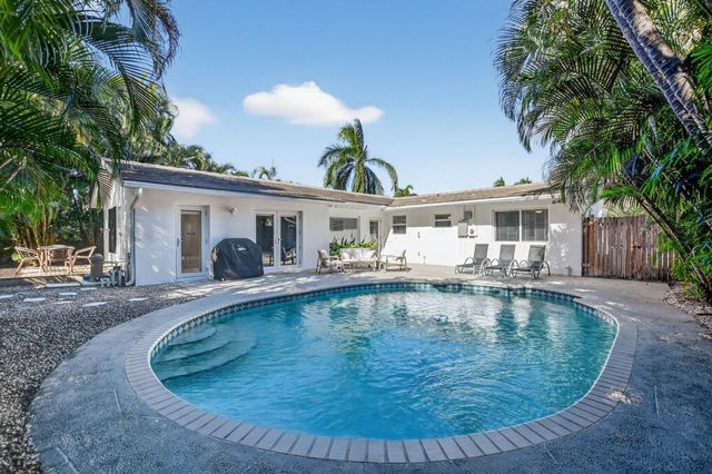 954 SE 7th St, Deerfield Beach, FL 33441