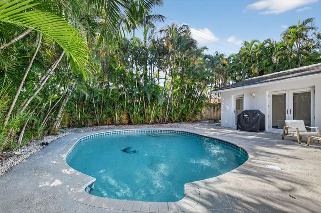 954 SE 7th St, Deerfield Beach, FL 33441