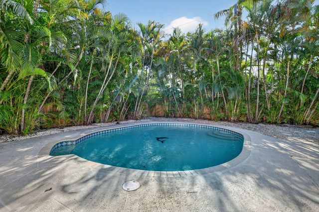 954 SE 7th St, Deerfield Beach, FL 33441