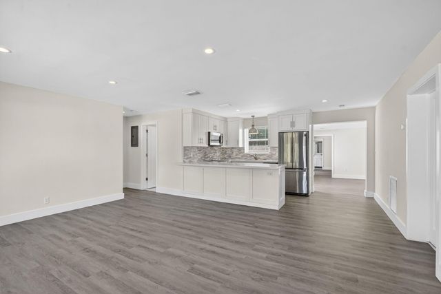 954 SE 7th St, Deerfield Beach, FL 33441