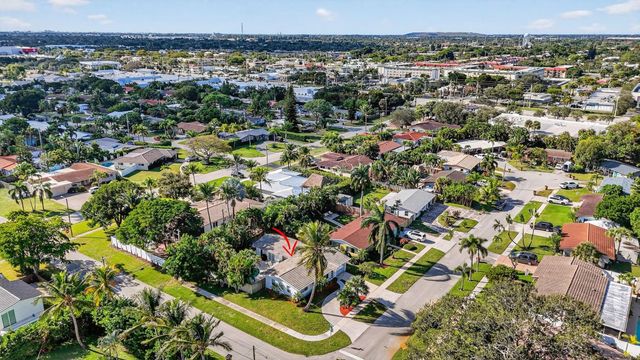954 SE 7th St, Deerfield Beach, FL 33441