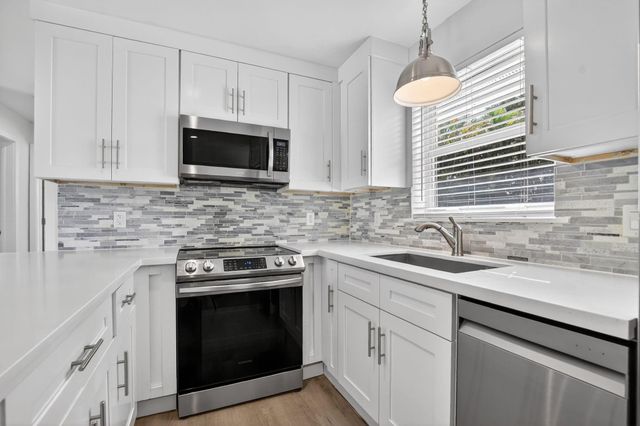 954 SE 7th St, Deerfield Beach, FL 33441