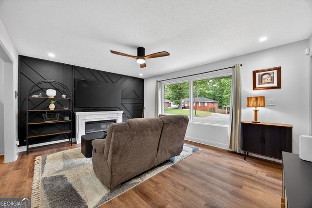 1392 Willow Trail SW, Atlanta, GA 30311
