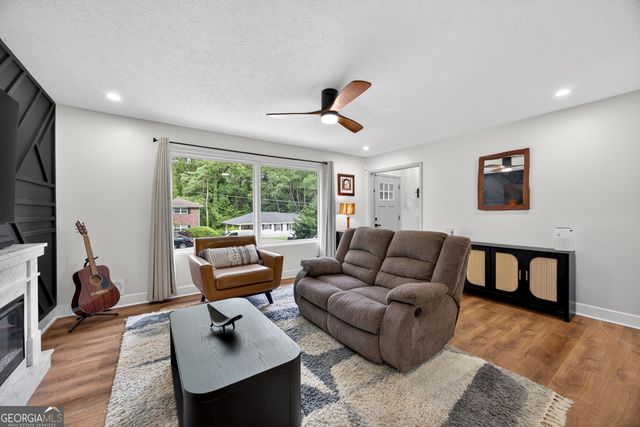 1392 Willow Trail SW, Atlanta, GA 30311