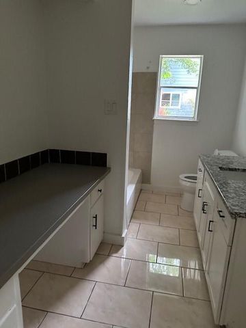 910 Oak Street, Houston, TX 77018