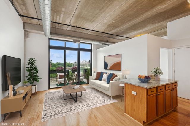 811 W 15th Place 513, Chicago, IL 60608