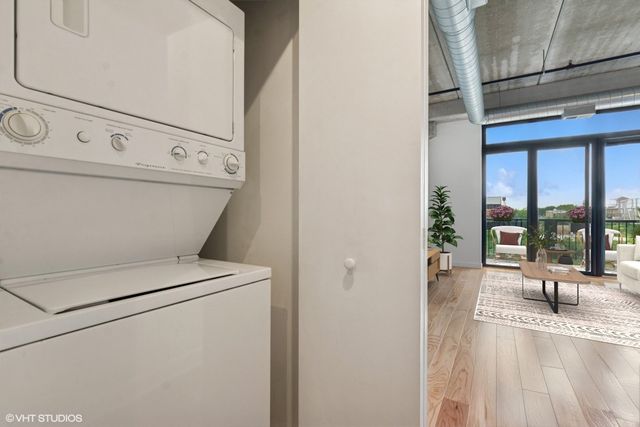 811 W 15th Place 513, Chicago, IL 60608