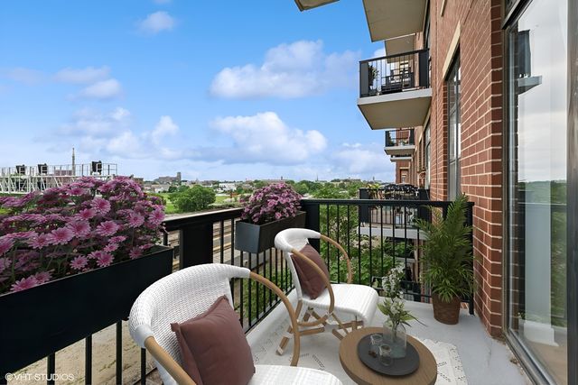 811 W 15th Place 513, Chicago, IL 60608