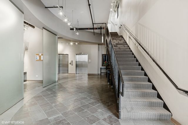 811 W 15th Place 513, Chicago, IL 60608