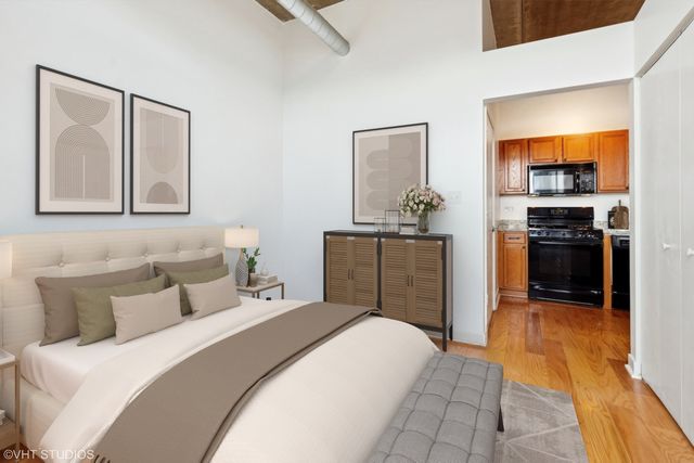 811 W 15th Place 513, Chicago, IL 60608