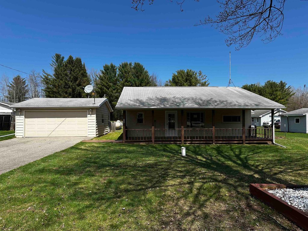 364 W Greenwood, Alger, MI 48610